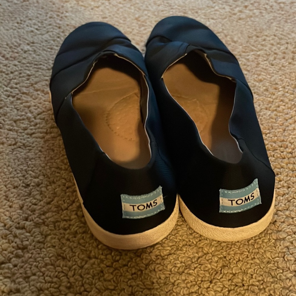 Toms Women’s Black Canvas Slip-on Flats